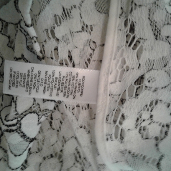 Loft Lace Bell Sleeve Too - Picture 6 of 6